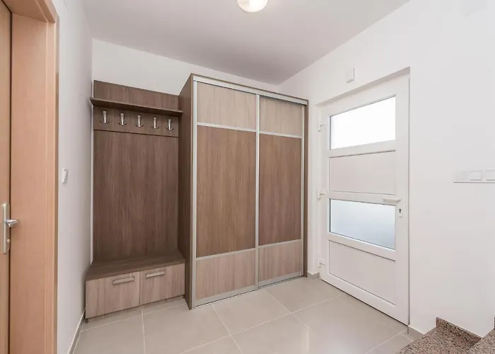 Gorgeous Home In Debeljak With Wifi Debeljak