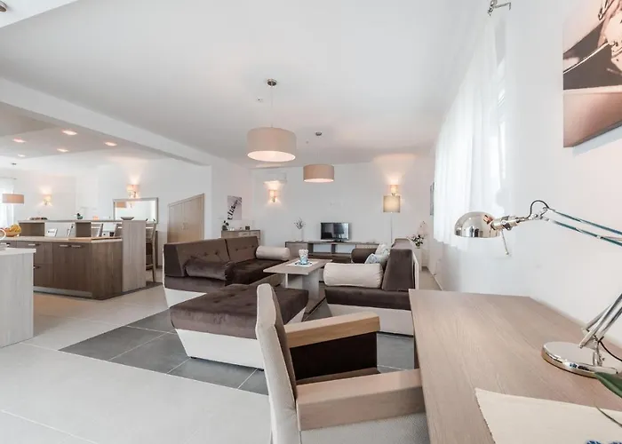 Dom wakacyjny Gorgeous Home In Debeljak With Wifi *