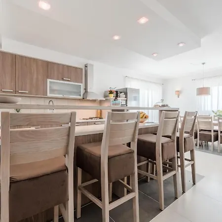 Ferienhaus Gorgeous Home In Debeljak With Wifi Debeljak