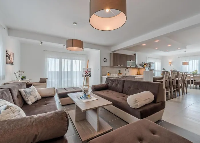 Gorgeous Home In Debeljak With Wifi